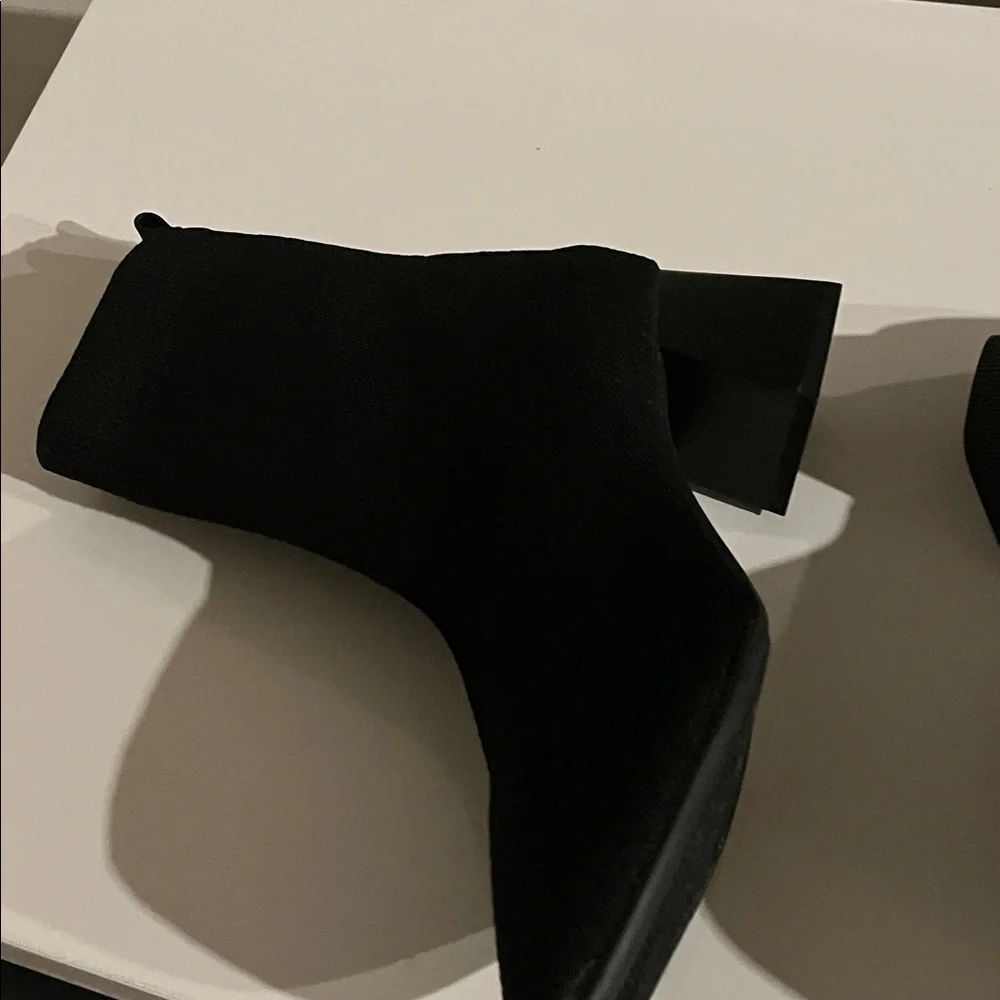 Cushionaire Elegant Black Ankle‎ Knit Boots With Memory Foam  For Women Size 9 W